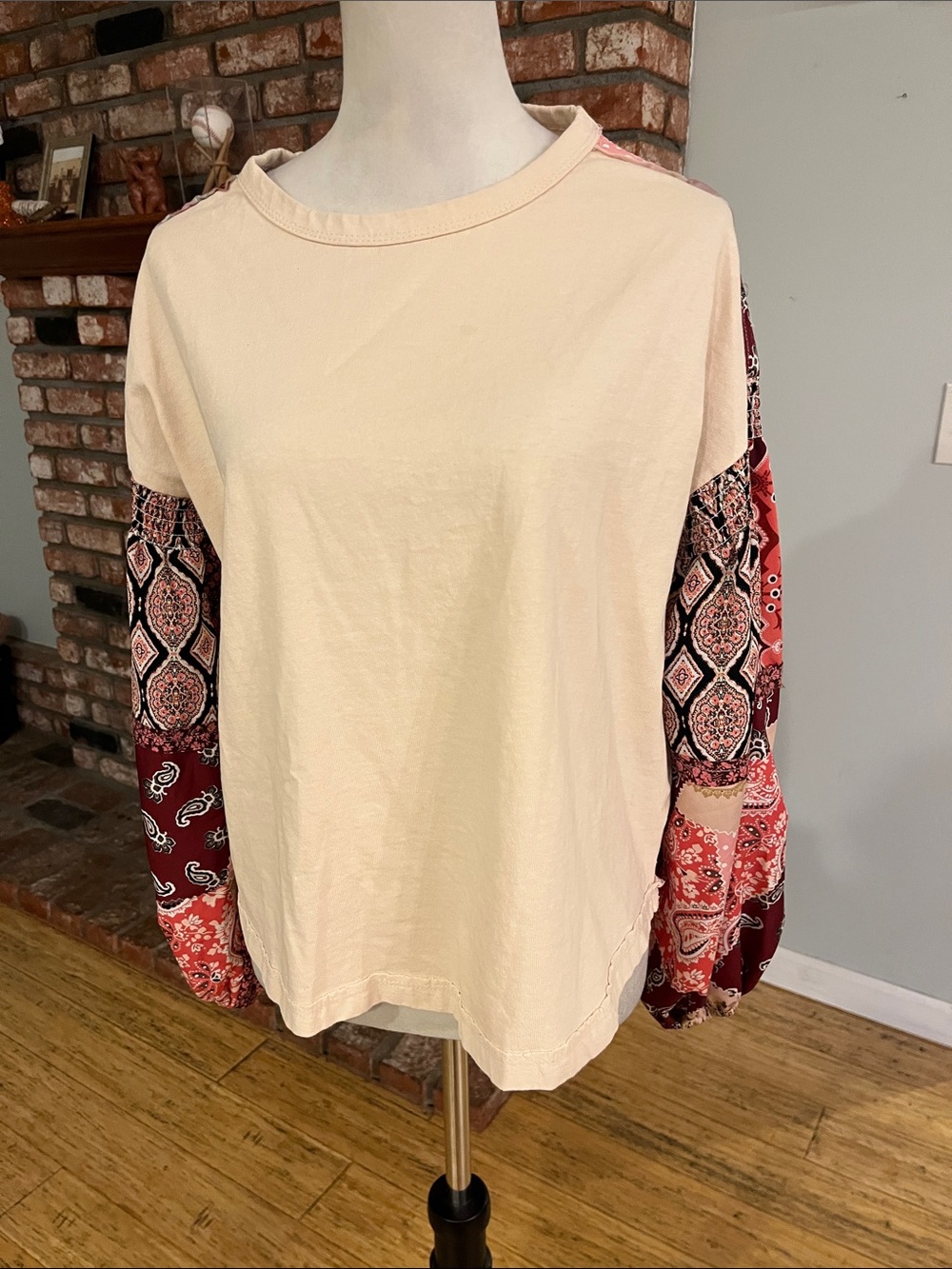 easel Cream Pullover with Red Patchwork Long Sleeves